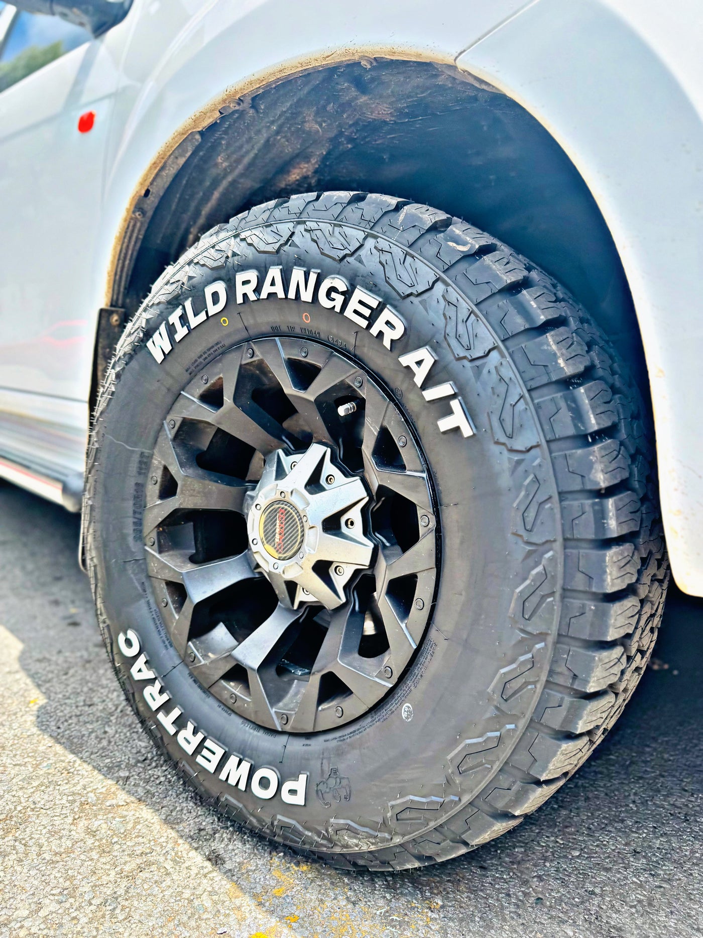 265/65/17 POWERTRAC WILDRANGER A/T TYRE WHITE LETTERS