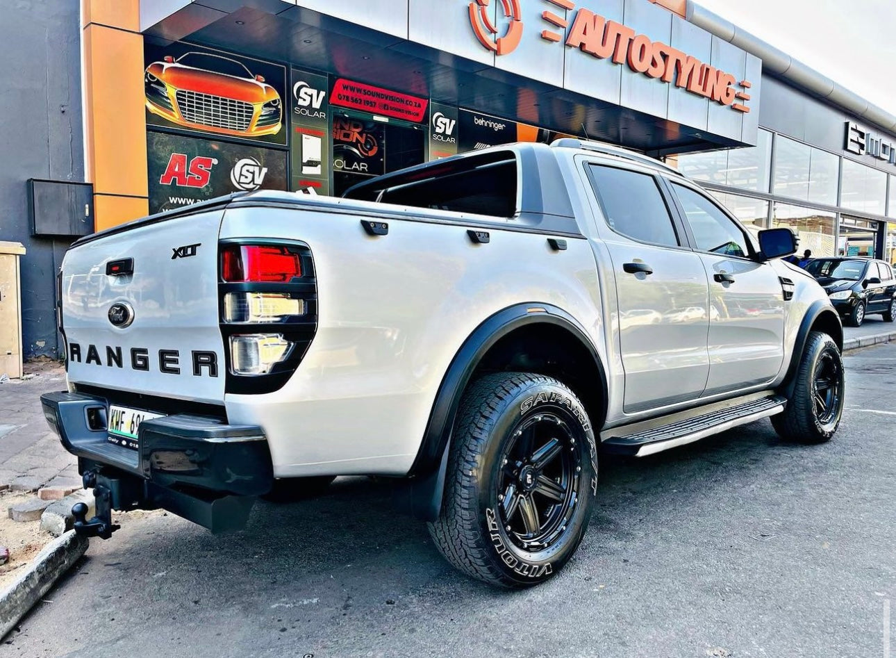 RANGER FX4 style MATT BLACK SLIM WHEEL ARCHES with reflector