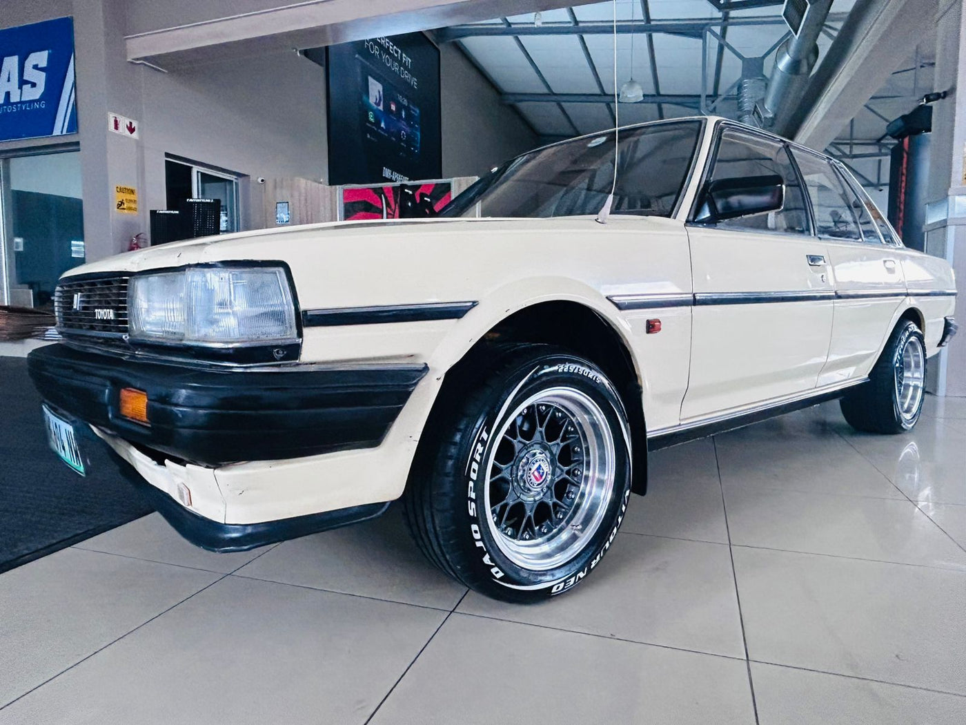 225/50/15 VITOUR NEO DAJO SPORT WHITE LETTERS