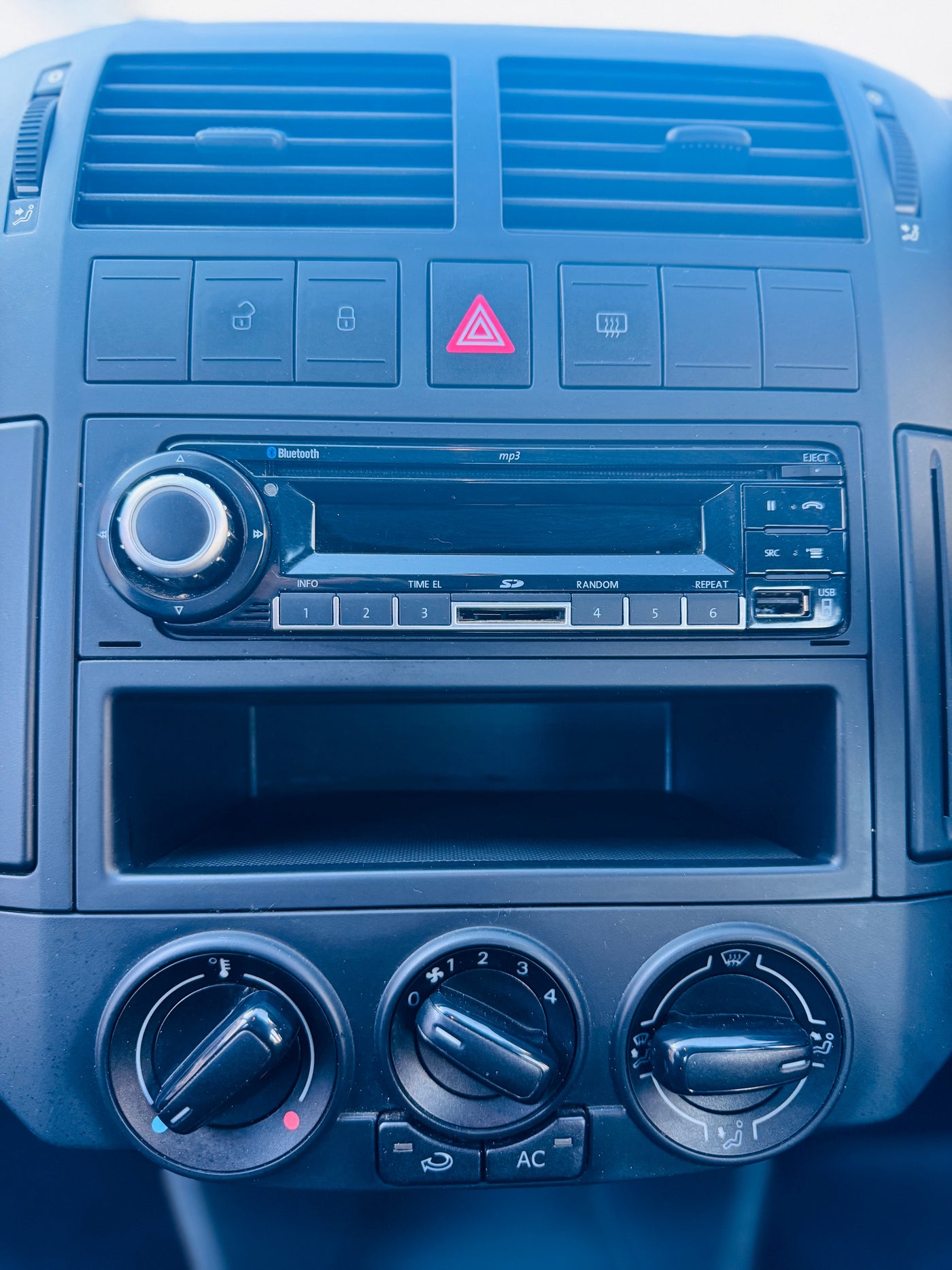 2015 POLO VIVO 1.4 TRENDLINE