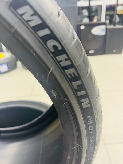 305/25R21 Michelin Pilot Sport 4 S (XL) 98Y SOLD IN A SET OF 2