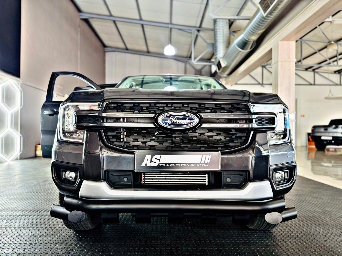FORD RANGER NEXT GEN 2023 BUMPER GUARD / NUDGE BAR / STYLING BAR 1 PIECE BLACK FITS ALL NEW GENERATION FORD RANGERS