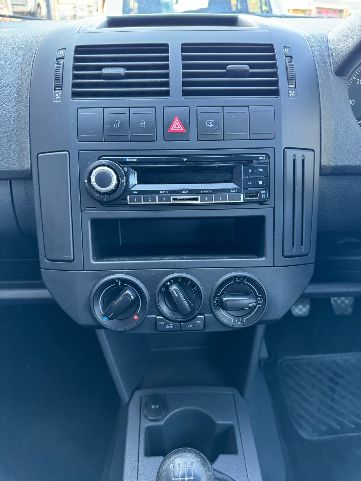 2015 POLO VIVO 1.4 TRENDLINE