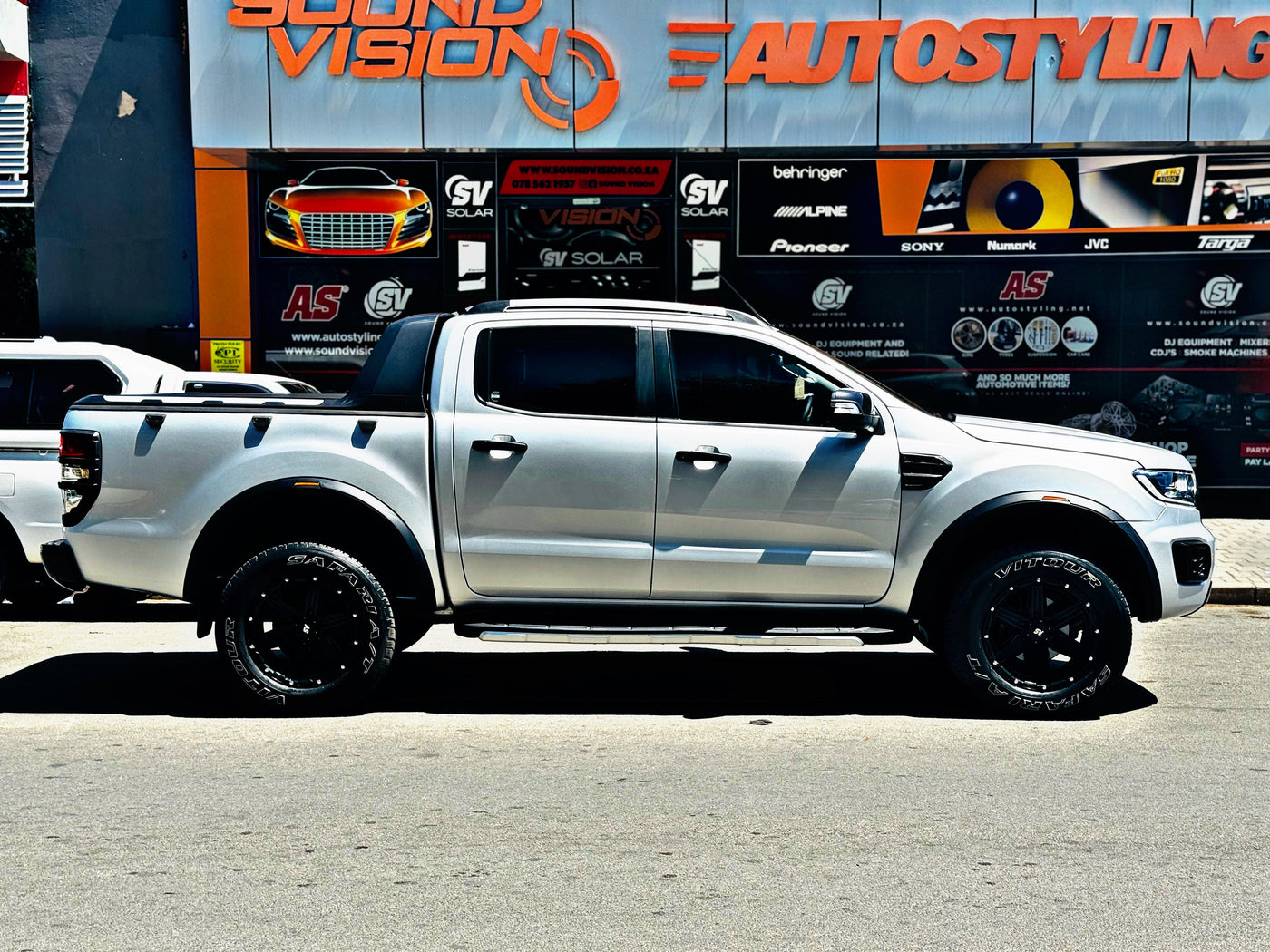 RANGER FX4 style MATT BLACK SLIM WHEEL ARCHES with reflector
