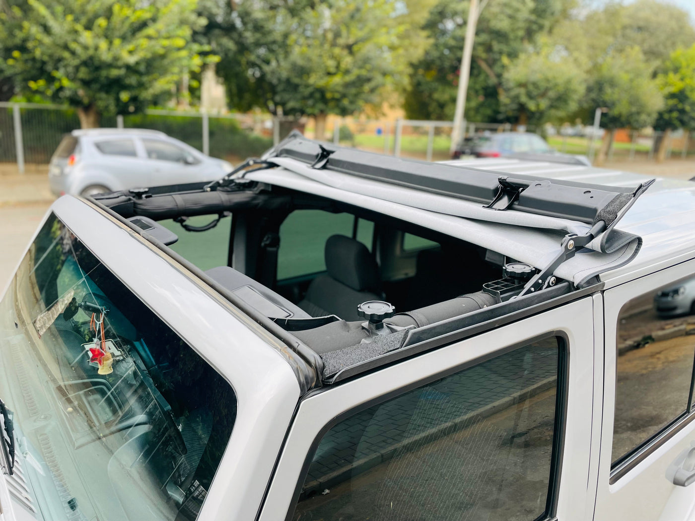 JEEP WRANGLER Half Soft Top Sunroof - 07-18 Wrangler JK ( USED ) 6months old