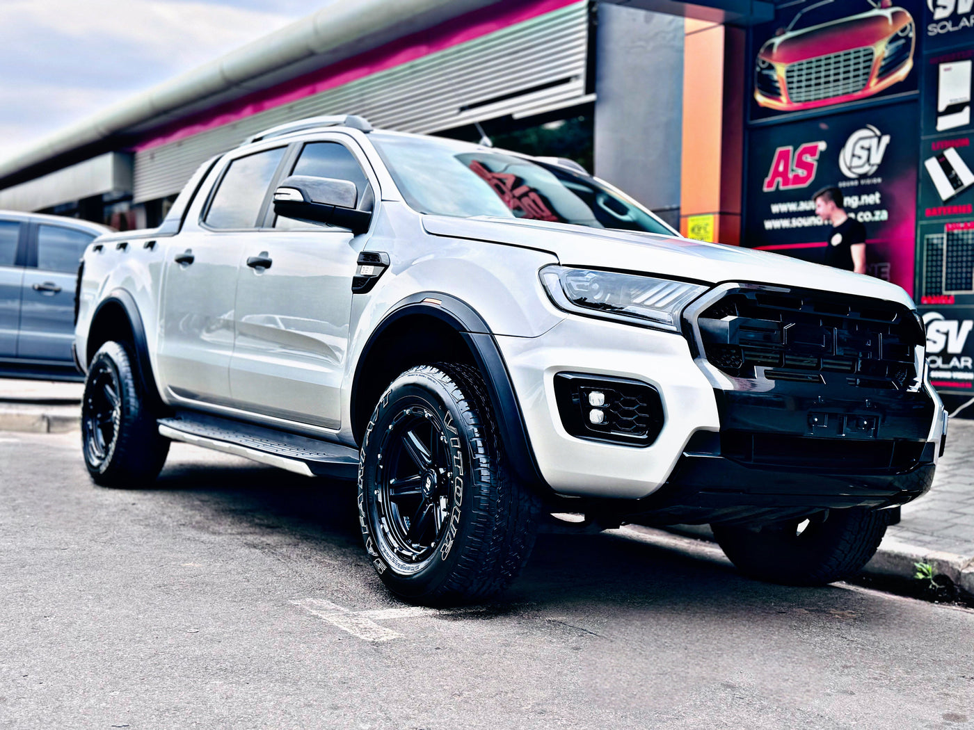 RANGER FX4 style MATT BLACK SLIM WHEEL ARCHES with reflector