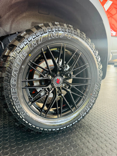 20” 33x12.5 RADAR RENEGADE R7 MUD TERRAIN WHITE LETTER TYRES