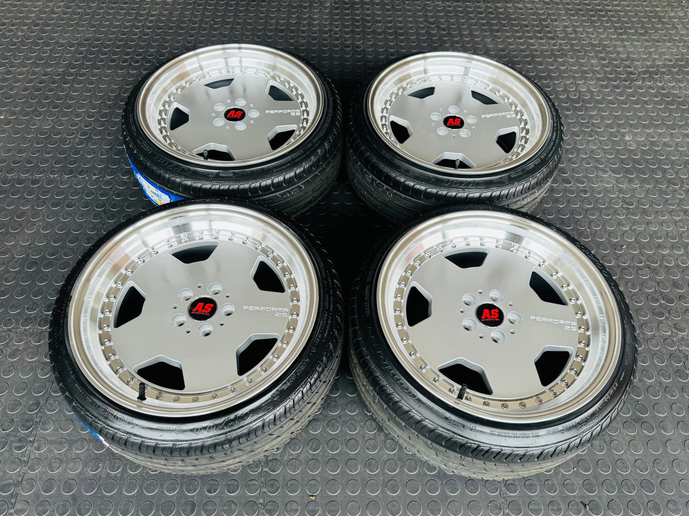 RIM & TYRE COMBO DEAL 17” PERFORMA 5/100 + 195/40/17 COMFORSER - BRAND NEW