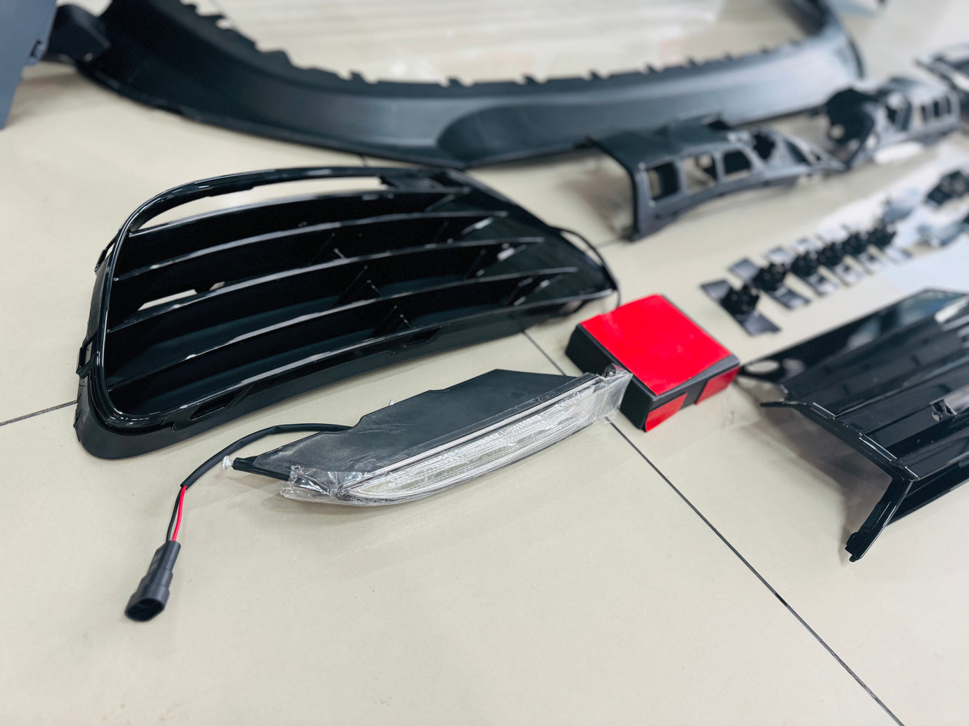 VW GOLF MK6 to MK6R FRONT BUMPER KIT UPGRADE