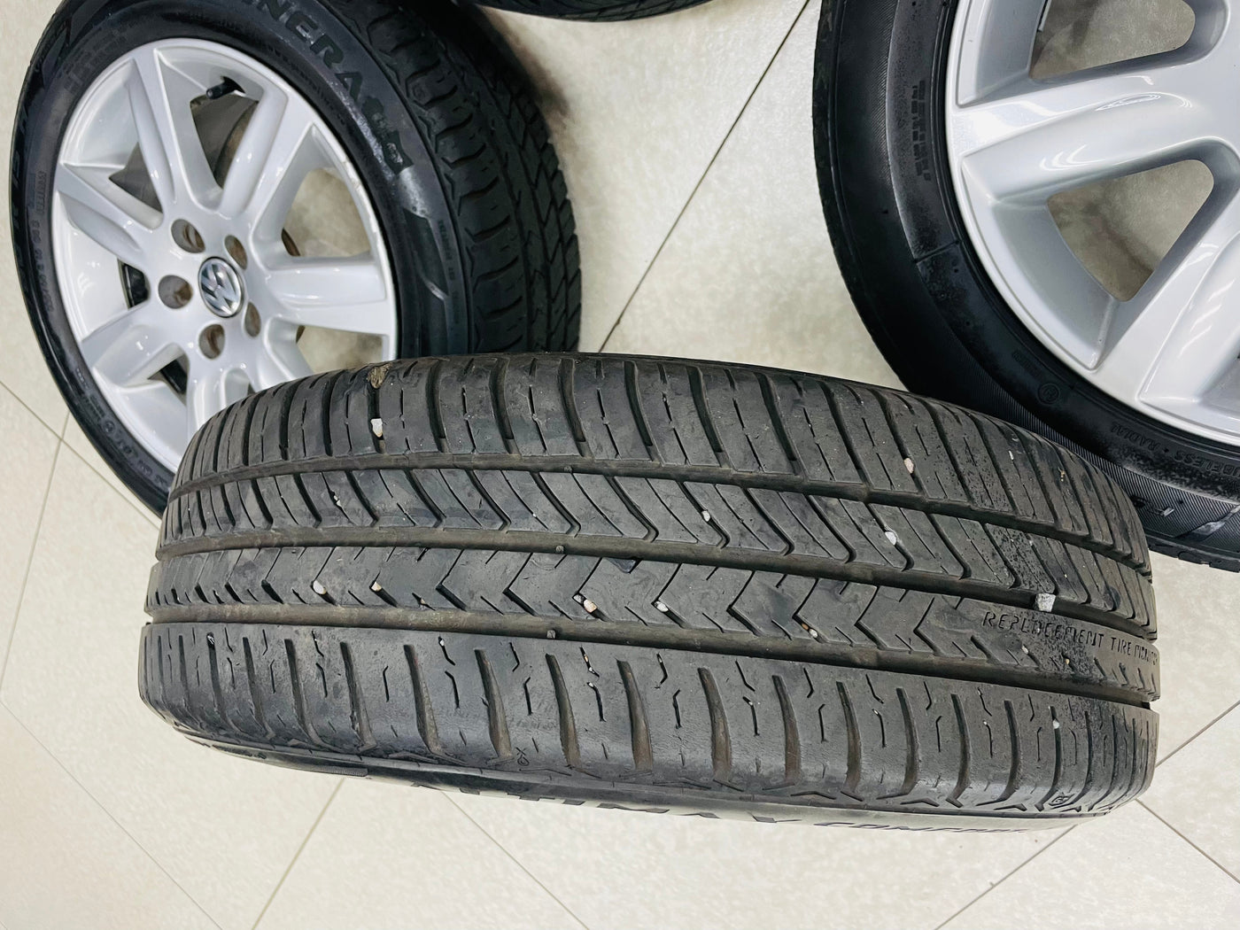15” POLO 6r comfortline 5/100 pre owned mags & tyres