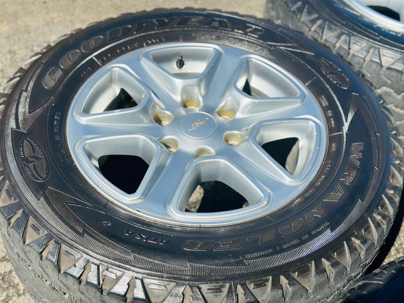 FORD RANGER OEM XLT  USED RIMS & TYRES