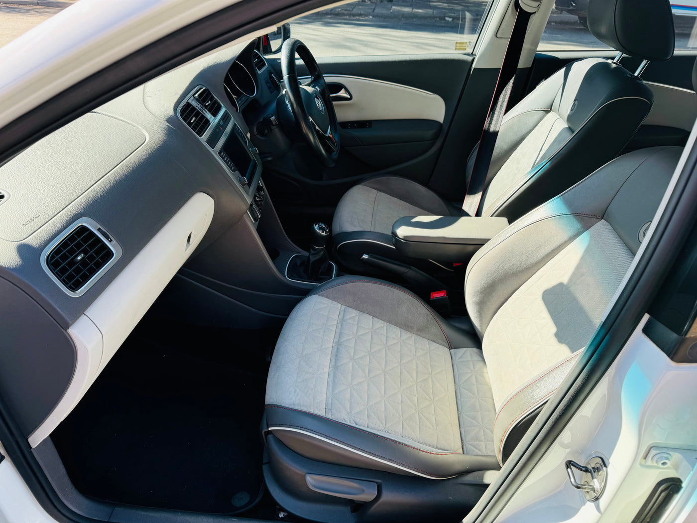 2016 POLO TSI BEATS EDITION