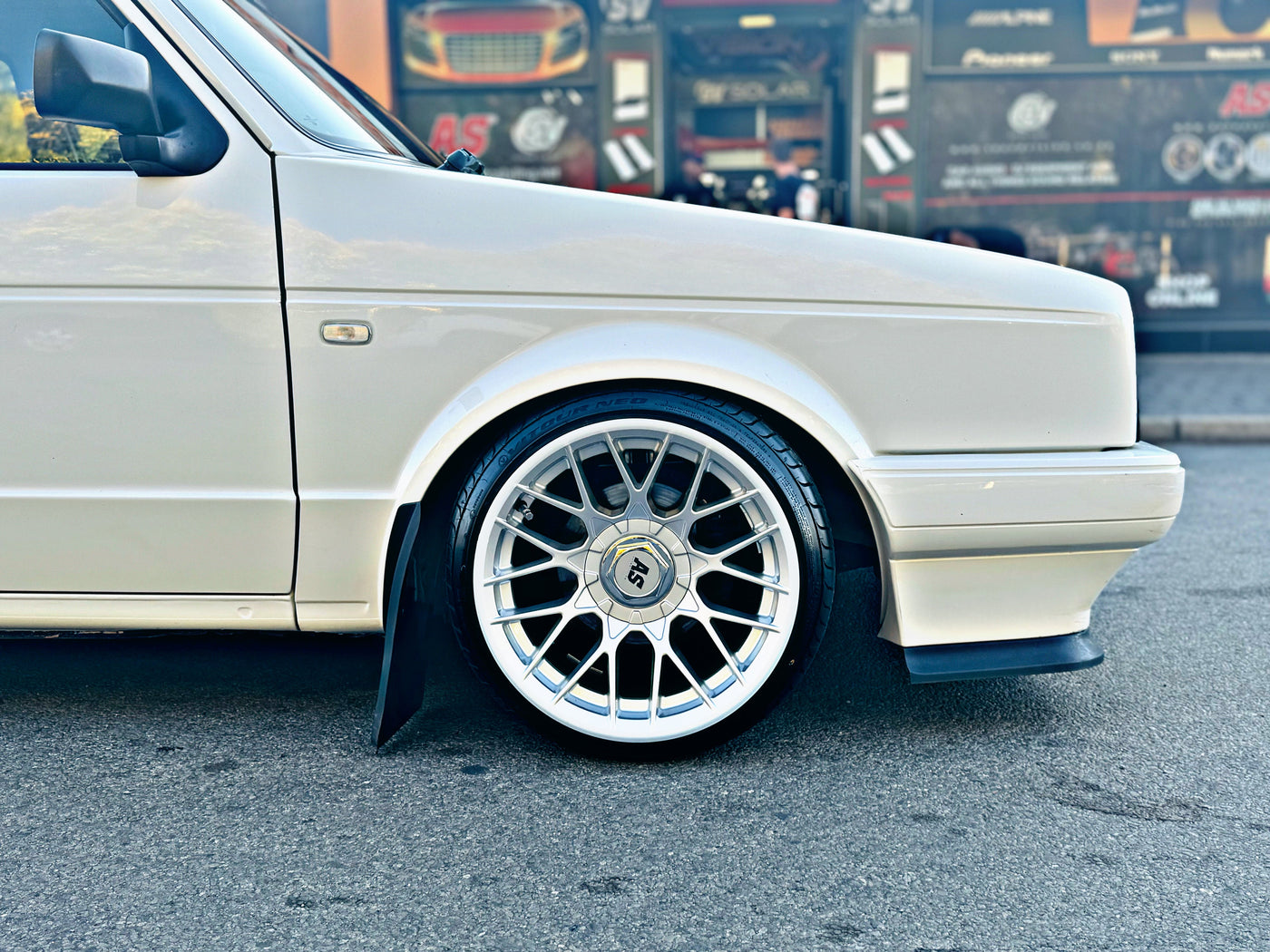 Universal Cressida lip 2pce