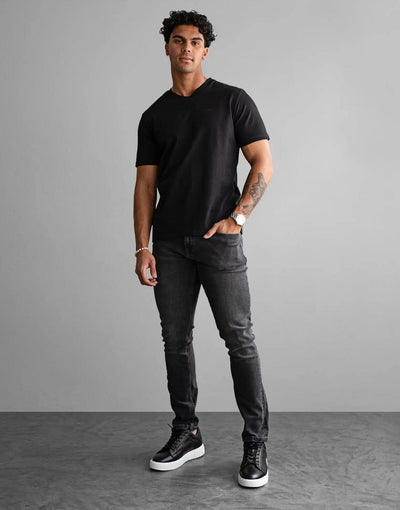 Fade Essential V-Neck Black T-Shirt