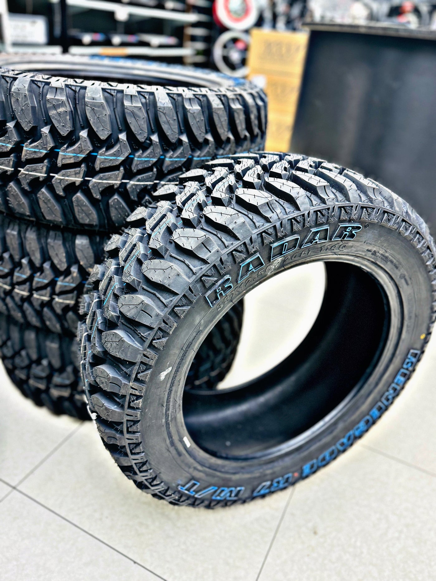 20” 33x12.5 RADAR RENEGADE R7 MUD TERRAIN WHITE LETTER TYRES