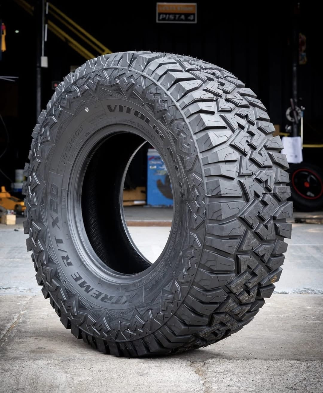 35x13.5 R17 R/T VITOUR X20