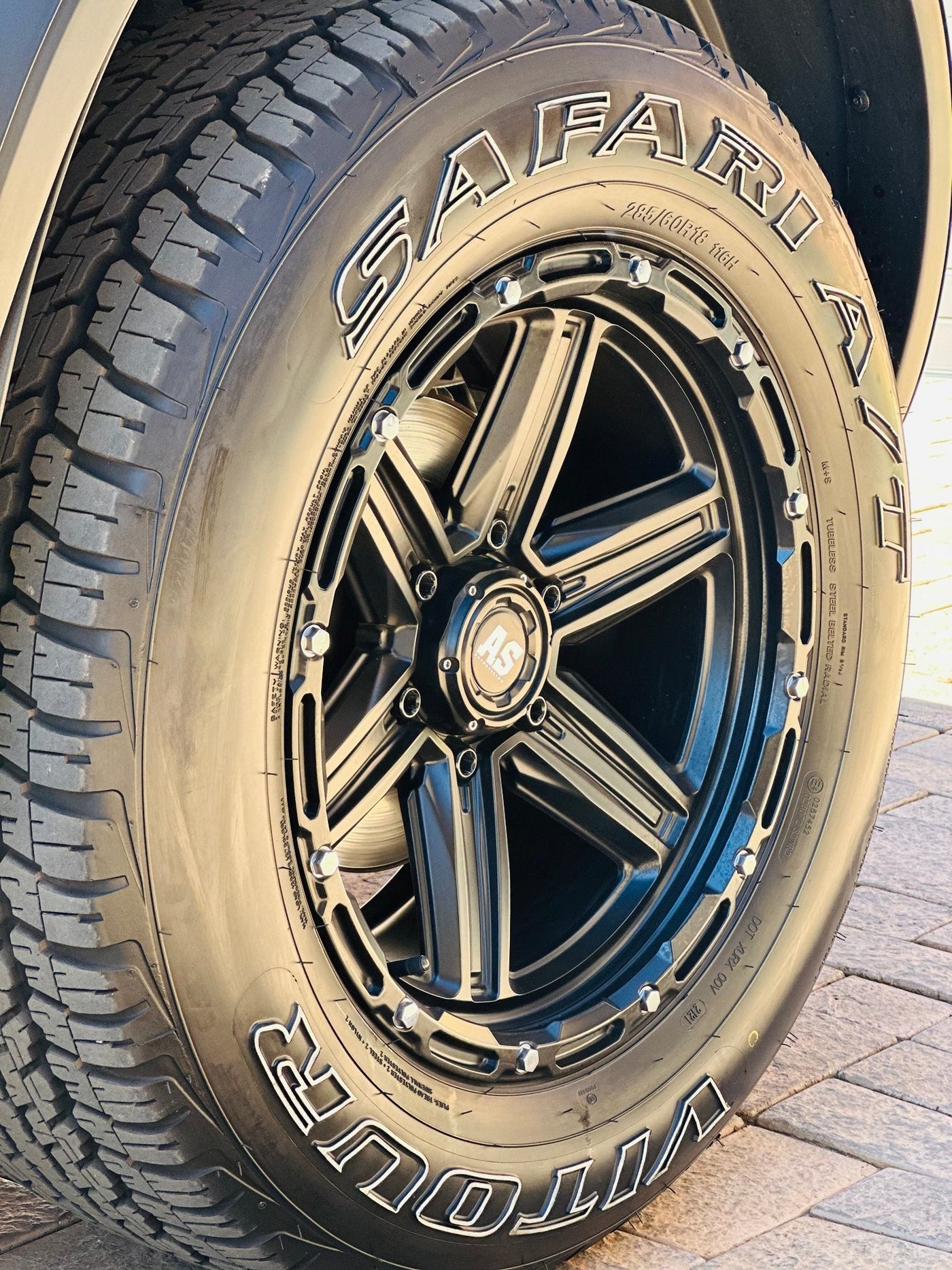 285/60/18 VITOUR SAFARI A/T TYRE WHITE LETTER