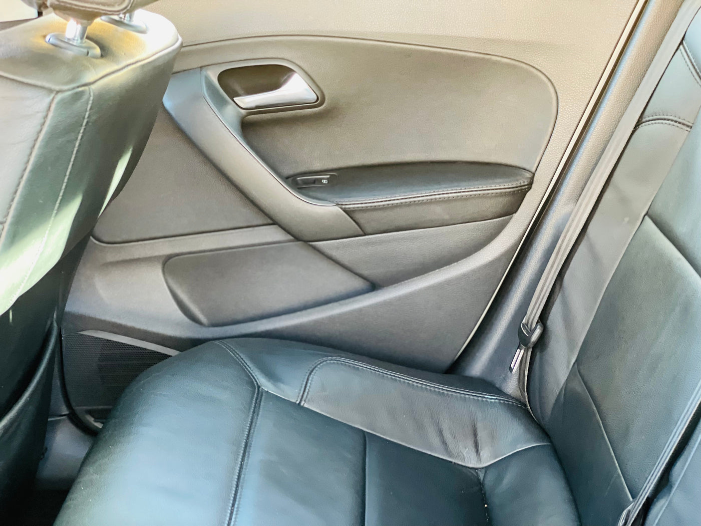 2010 POLO 1.6i ( FULLY LOADED WITH EXTRAS)