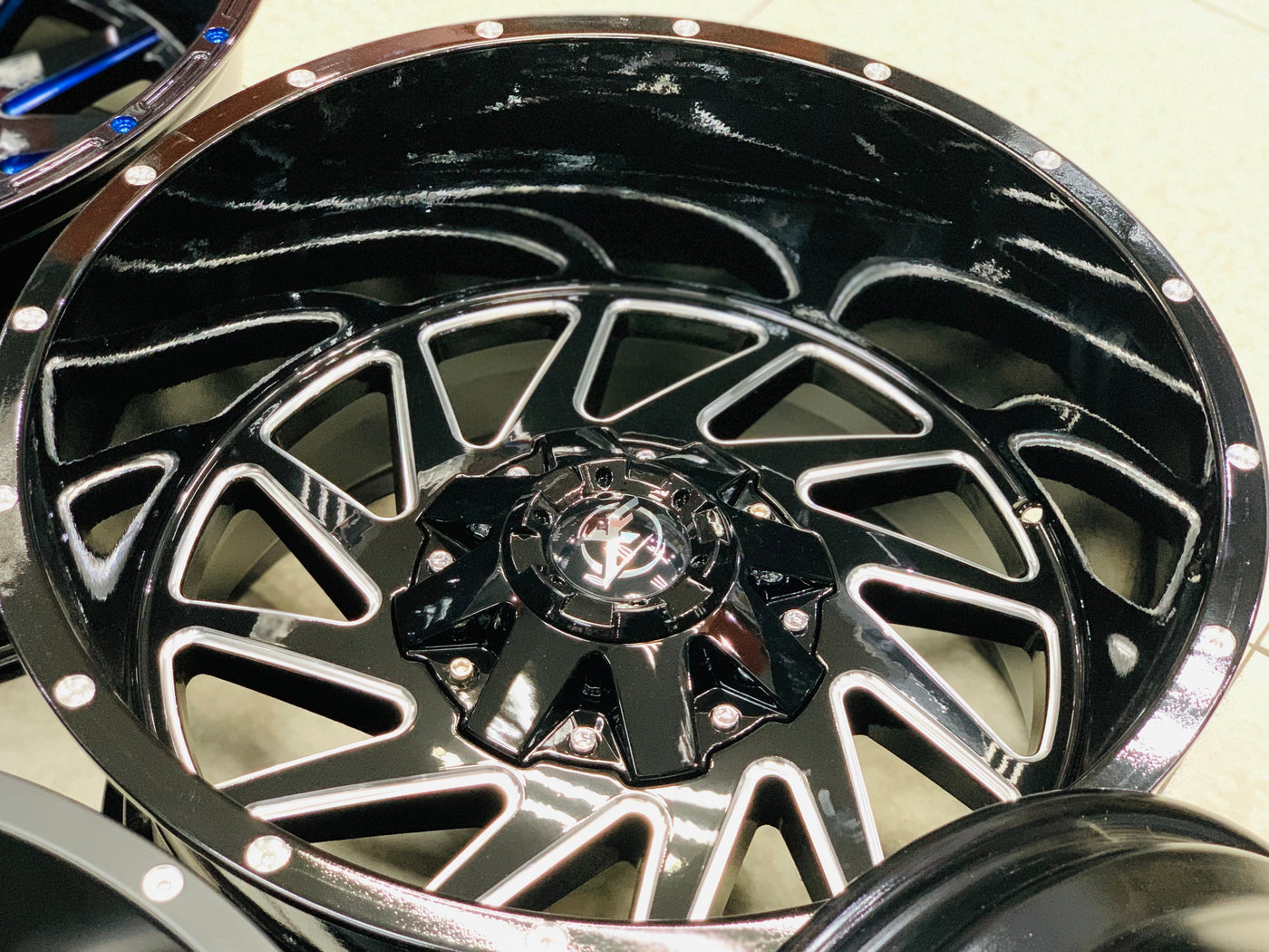 20” AS-F66109 20X12J GLOSS BLACK/ SILVER
