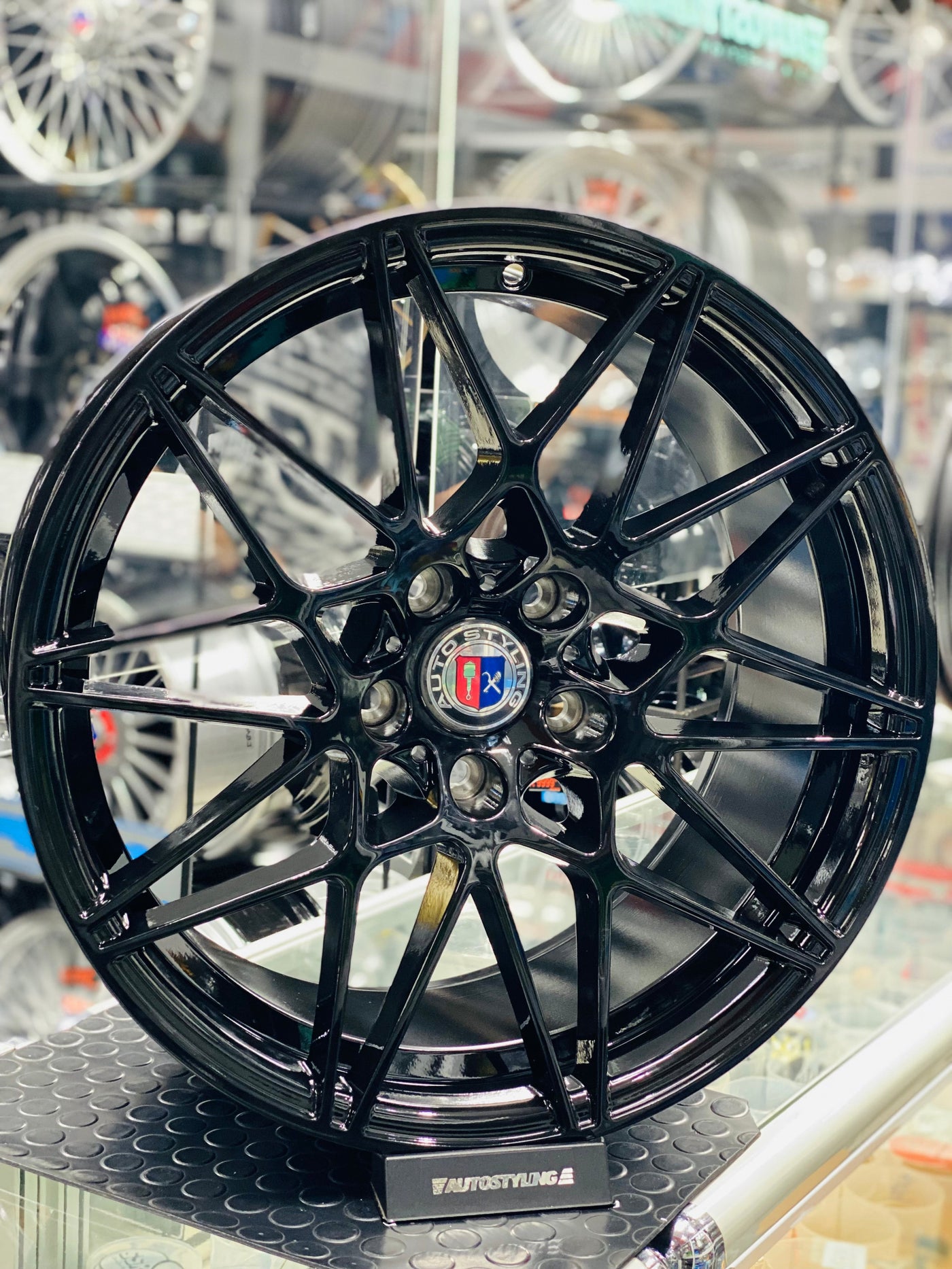 20” M4 COMP GLOSS BLACK