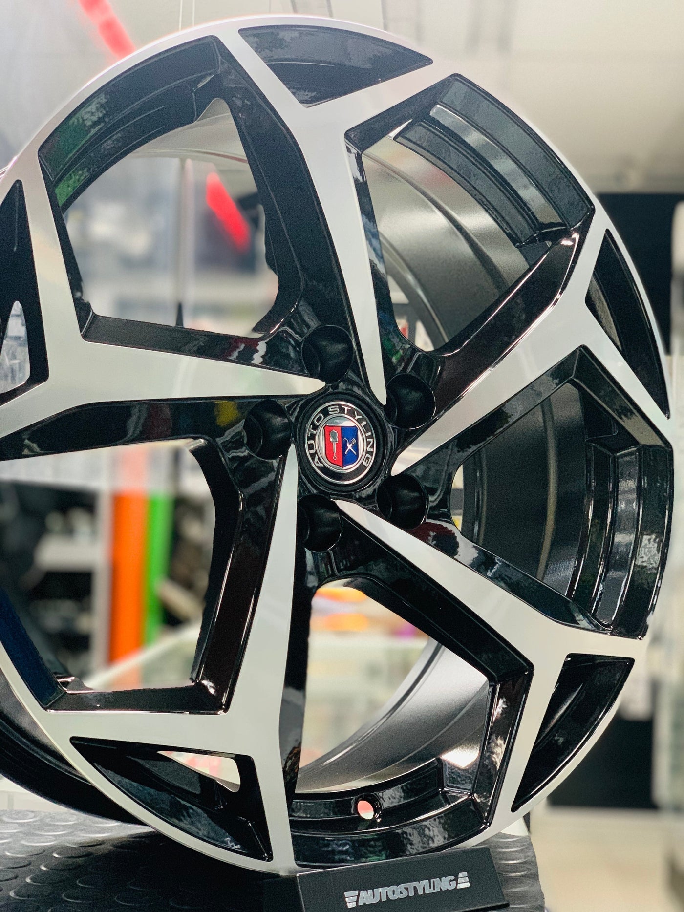 17”M7077  POLO8 AW RLINE 5/100