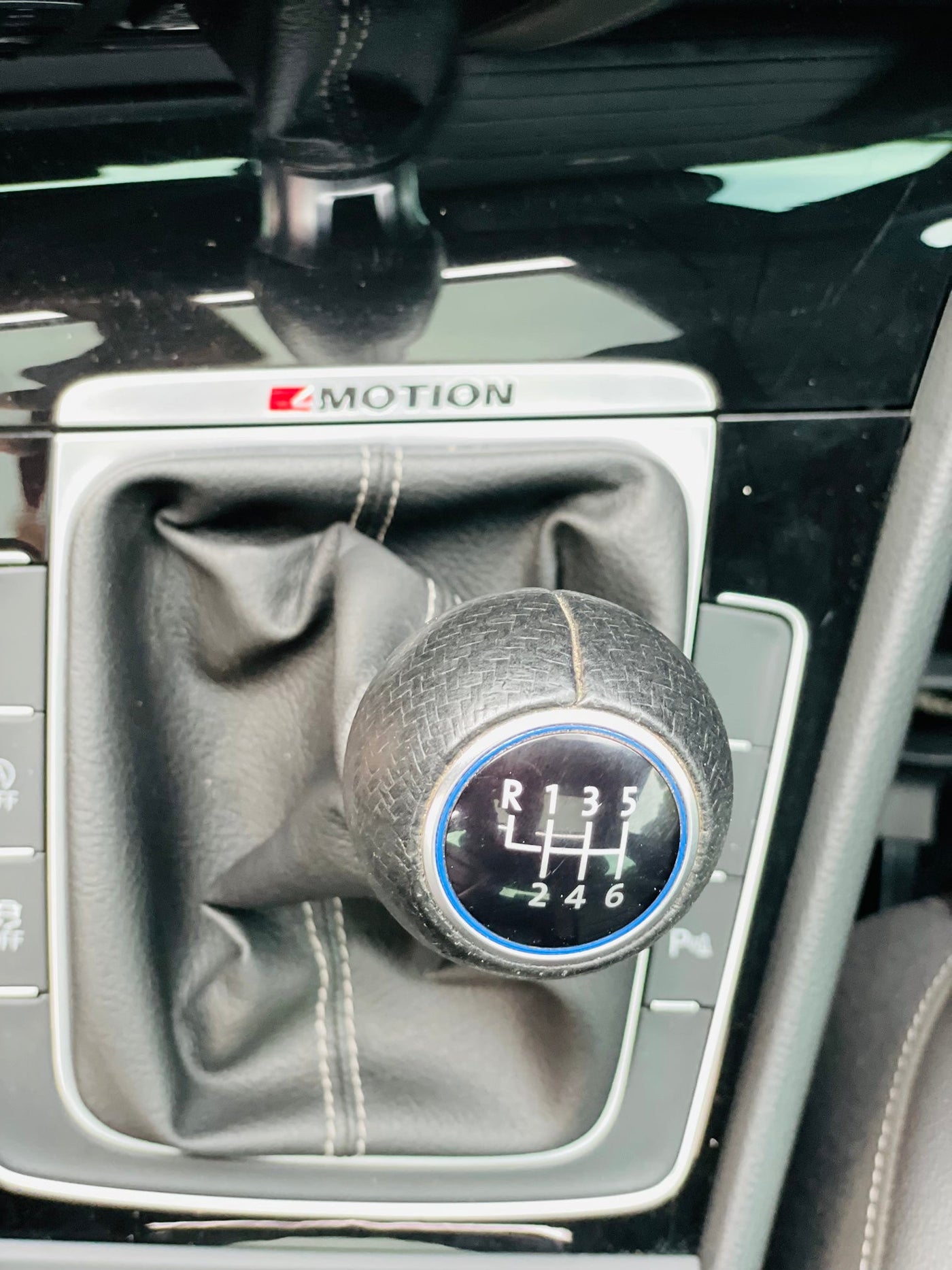 2016 GOLF 7R BAGGED ONLY 86000km