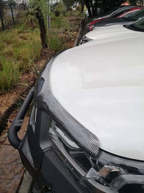 BONNET GUARD CARBON Hilux 2020+