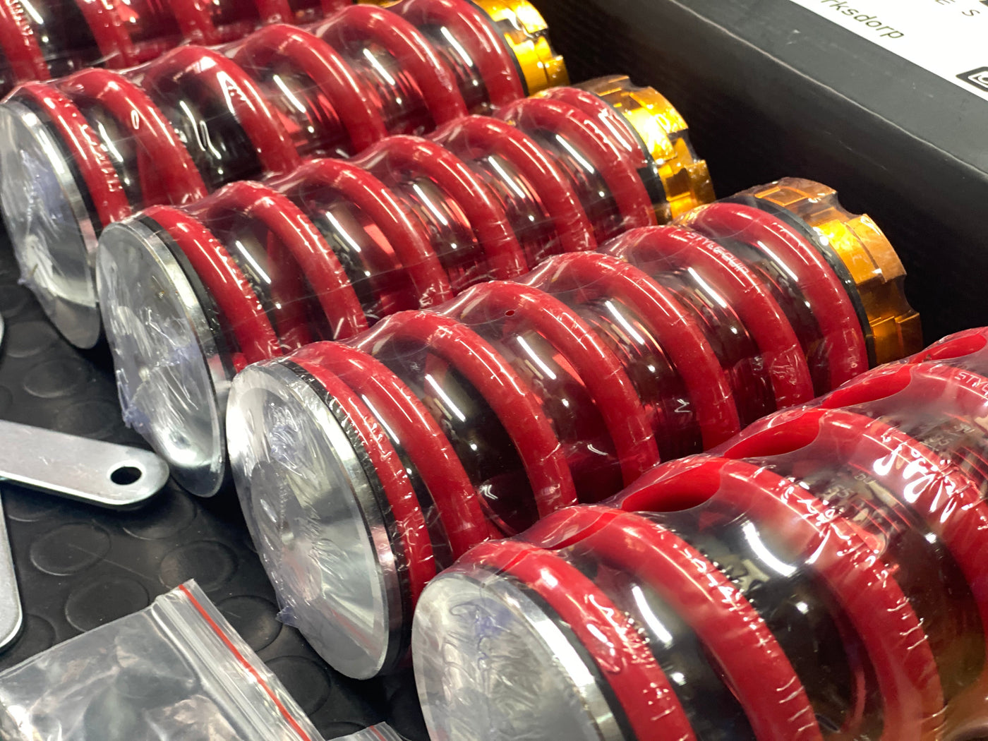 UNIVERSAL SLEEVE OVERS