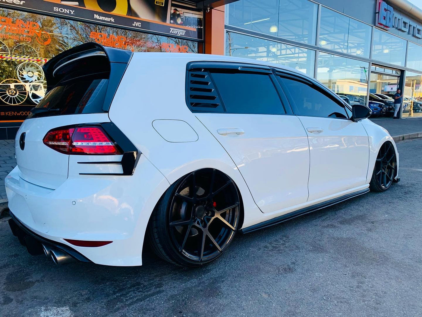 WINDSHIELDS GLOSS BLACK VOLKSWAGEN