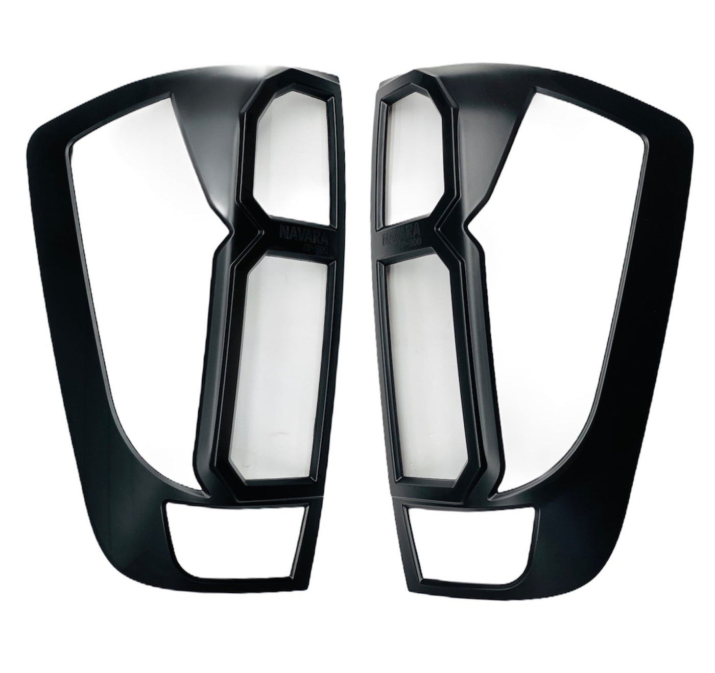 NAVARA TAIL LIGHT TRIM 2017+