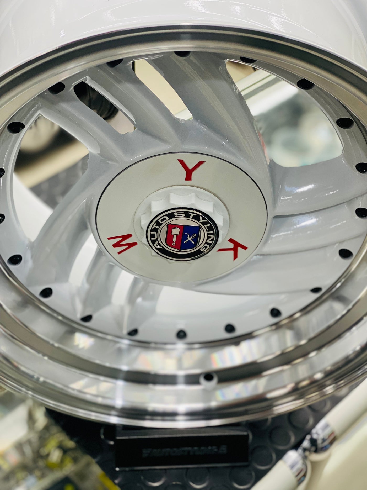 15” AS- 5708 WHITE  4/100 & 5/100