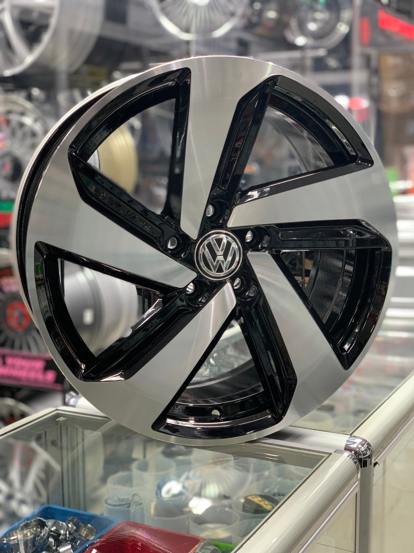 18” AS-G8 5/112 BLACK AND SILVER